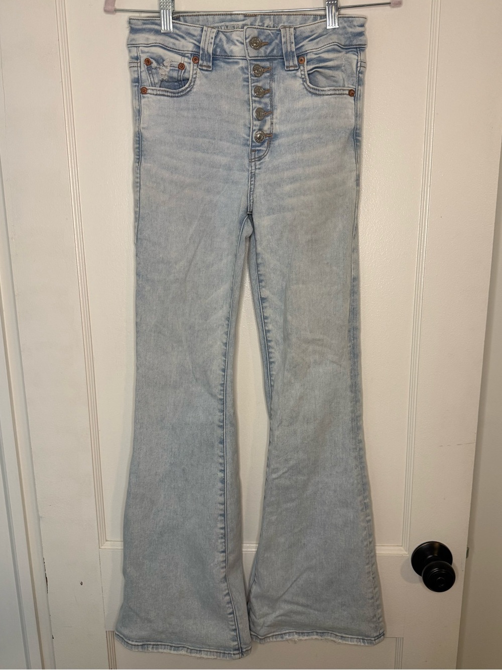 American Eagle Light Wash Women's Flared Jeans - Classic High-Rise